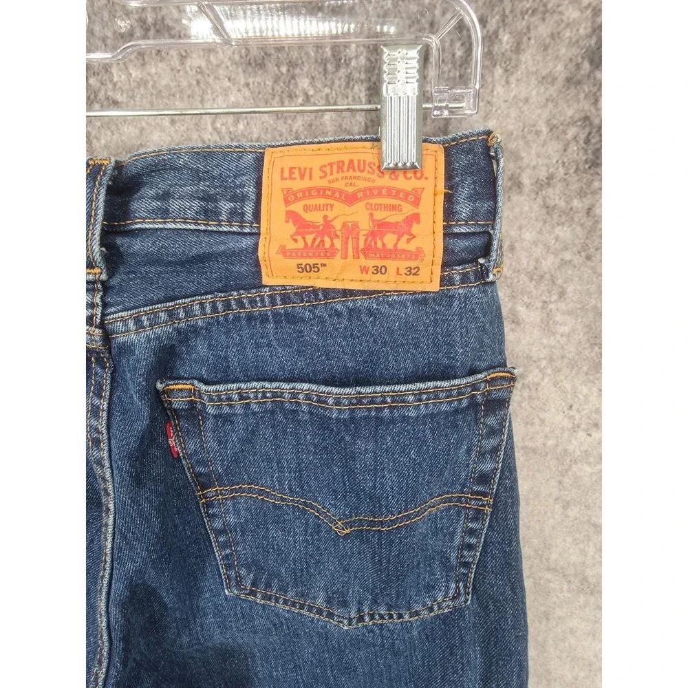 Levis 505 Jeans Mens30 x 32 Blue‎ Denim Straight Fit Medium Wash Cotton